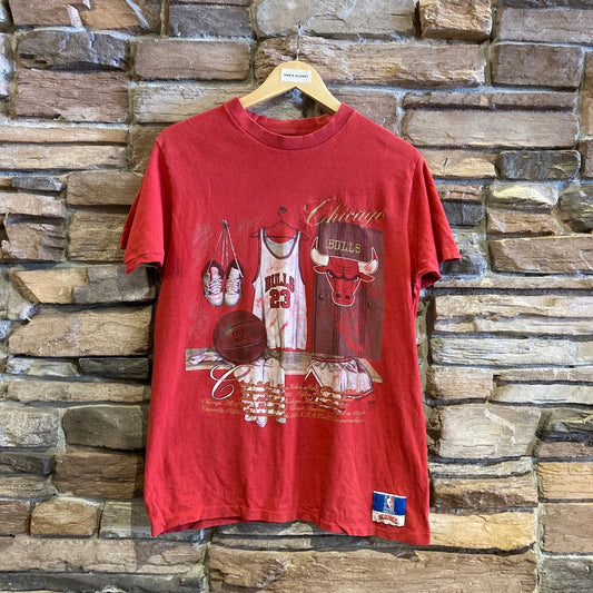 Vintage Chicago Bulls Lover Room Red Graphic T-shirt | Vintage T-shirt | NBA | Nutmeg | Cursive Embroidery | Men's Size S | SKU: NPQ-2094