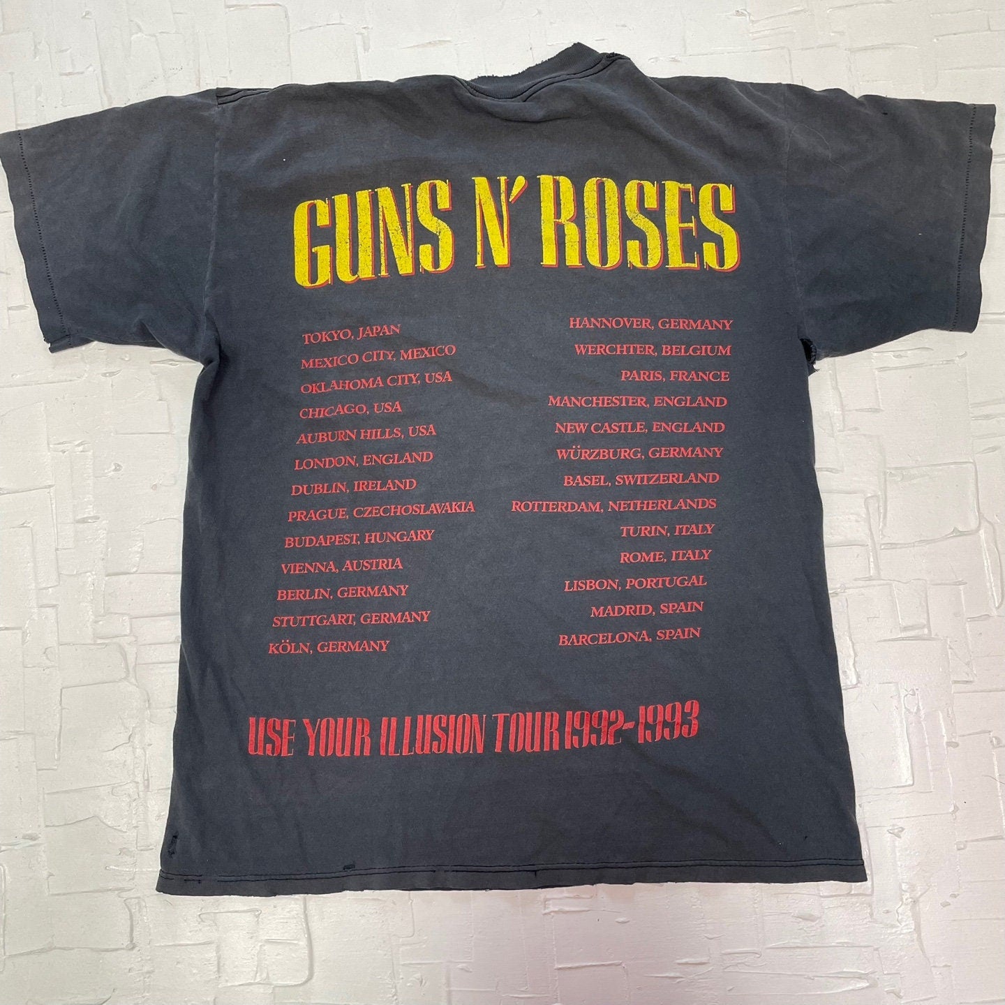 1990's Guns N' Roses Use Your Illusion Tour Distressed Graphic T-Shirt | Vintage T-Shirt | Tour Tee | Guns n' Roses | Size L | SKU: M-1602