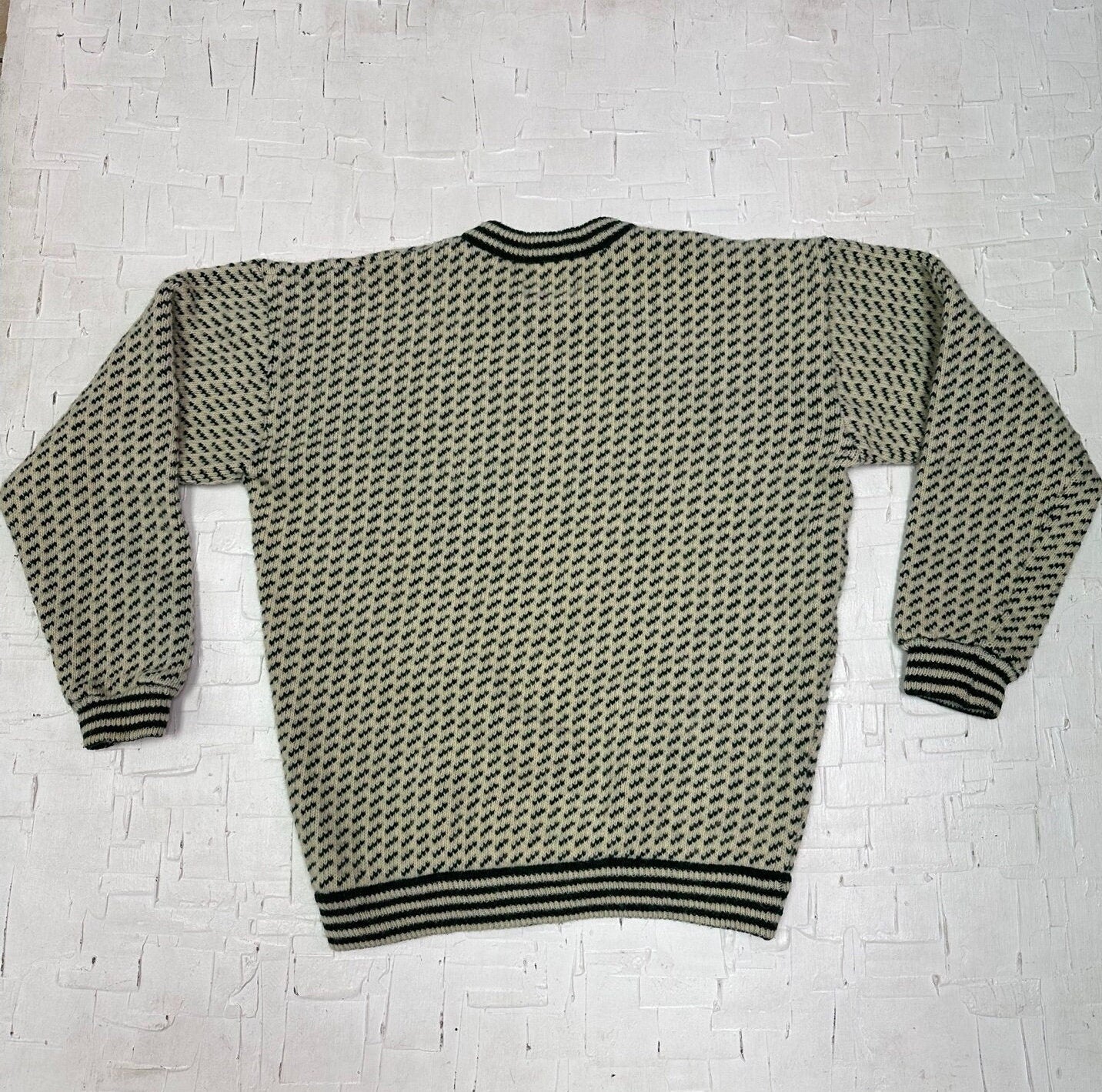 Vintage Roots Green and White Wool Knit Sweater | Vintage Sweater | Roots | Wool | Made in Norway | Vintage Knitwear | SKU M-2069 |