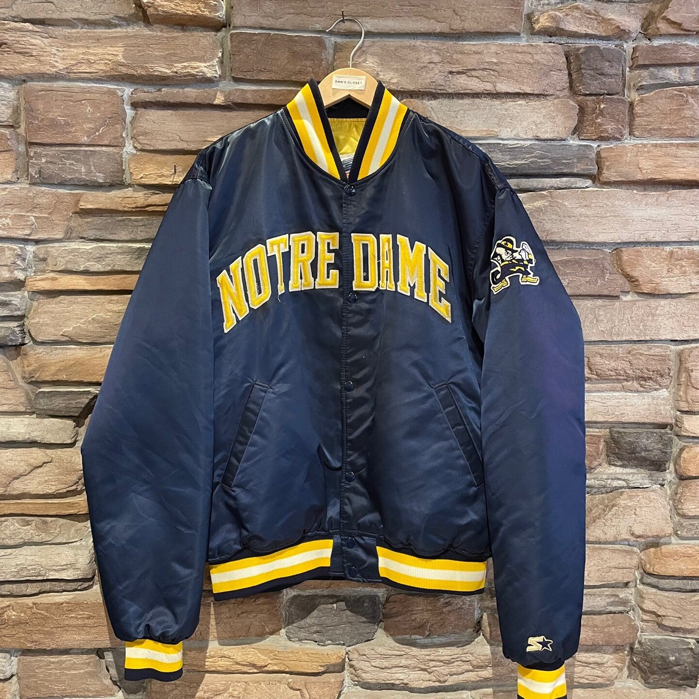 Vintage Notre Dame Fighting Irish Football Team Jacket for the University of Notre Dame Indiana | Vintage Jacket | Navy | Size XL | STQ-2164