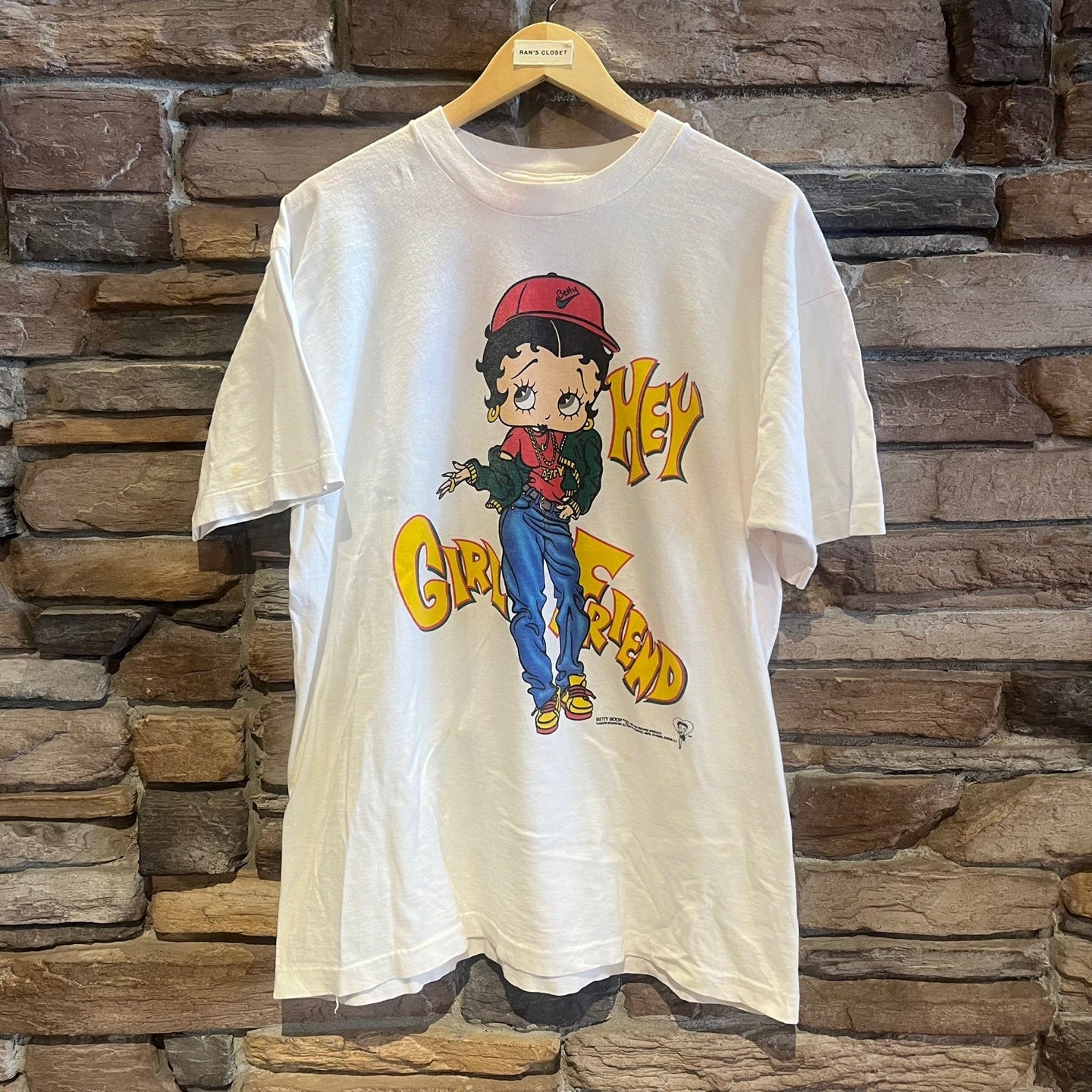 Vintage 1992 Betty Boop "Hey Girlfriend" Graphic T-Shirt | Vintage Graphic T-Shirt | Vintage Betty Boop T-Shirt | Size XL | SKU STQ-3205 |